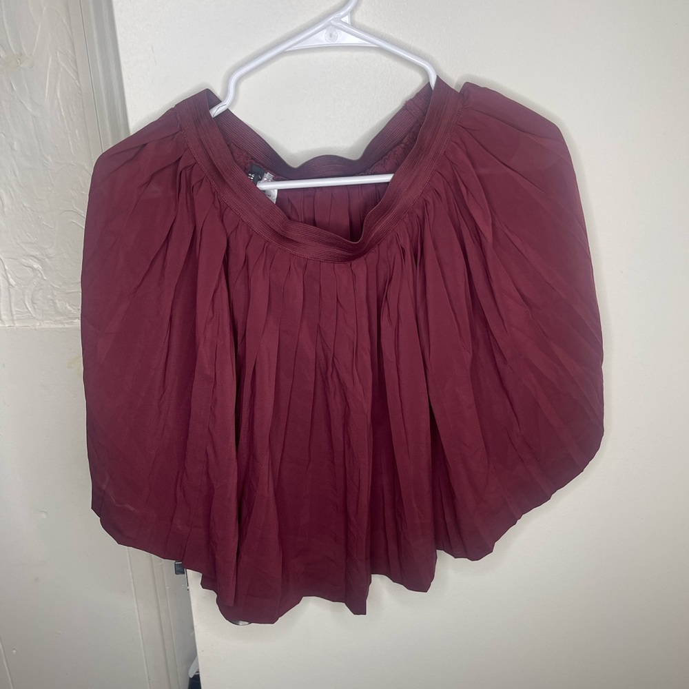 H&M Burgundy pleated skirt